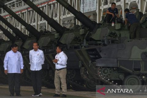 Presiden didampingi Menhan kunjungi PT Pindad
