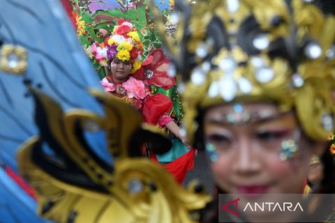 Karnaval Festival Bunga dan Buah Nusantara 2023
