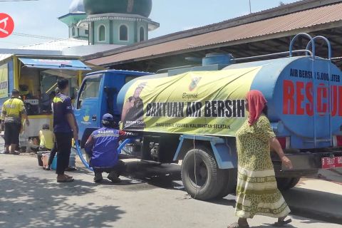 Dinsos Kalsel bagikan air bersih bantu warga desa rawan kekeringan