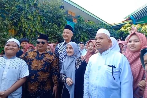 Ganjar optimis raih dukungan pesantren saat safari ke Pasuruan