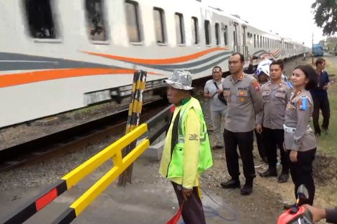 Polres Malang lengkapi sarana prasarana di perlintasan sebidang