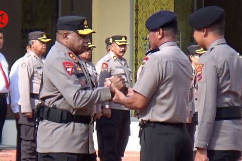 Polisi korban rusuh Dogiyai mendapat kenaikan Pangkat Luar Biasa