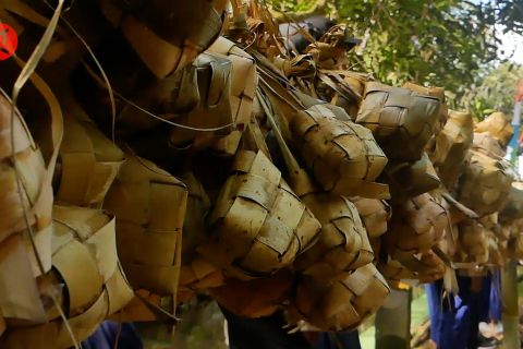 Ritual seribu ketupat di Lembah Dawuhan