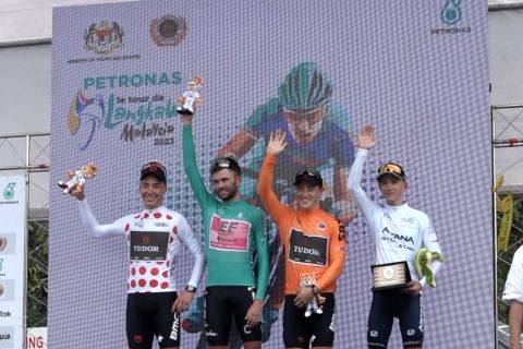 Simon Carr taklukan Genting dan jadi yang tercepat di etape ke lima