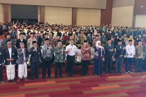 Khofifah jelaskan alasan pemberian beasiswa untuk ribuan santri