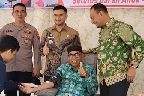 Aksi donor darah dan konsultasi hukum di Pantai Jagu