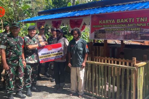 TNI renovasi 17 rumah warga tidak layak huni di Nabire