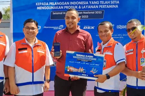 Pertamina Papua beri bibit pohon bagi pelanggan BBM non subsidi