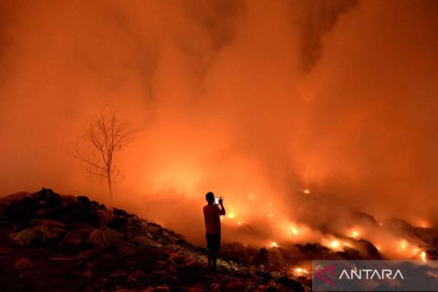 Kebakaran melanda TPA Sumompo Manado
