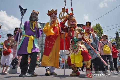 Ribuan umat meriahkan kirab budaya Jut Bio di Magelang