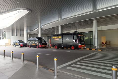 Penjagaan ketat oleh TNI/Polri di Bandara Mutiara Sis Al-jufri jelang kunker Wapres