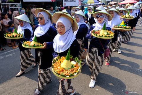 Grebeg Maulid Kirab 1.000 Tumpeng