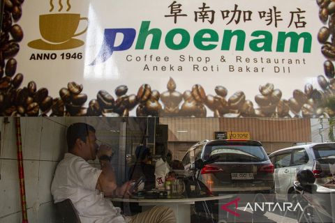 Legenda Warung Kopi Phoenam di Makassar