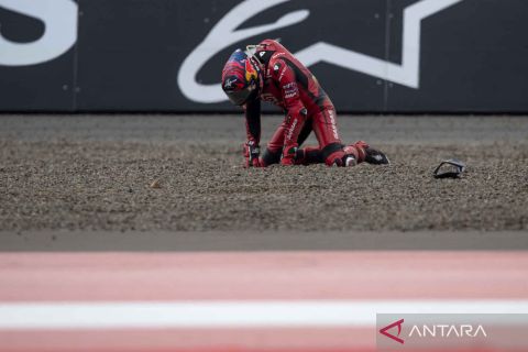 MotoGP Mandalika diwarnai insiden pembalap berjatuhan