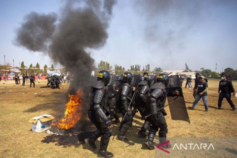 Simulasi pengamanan pilkada di Indramayu