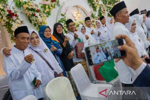 Nikah massal Kanzus Sholawat di Pekalongan