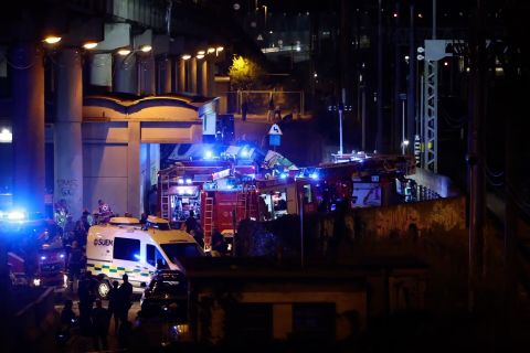 21 orang tewas usai insiden bus jatuh dari jalan layang di Venesia