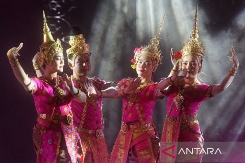 Pementasan tari kolaborasi Panji Semirang