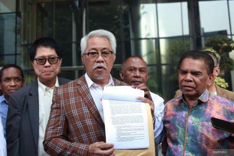 Pelaporan dugaan kolusi dan nepotisme atas putusan MK