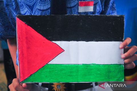 Aksi solidaritas siswa SMP untuk Palestina