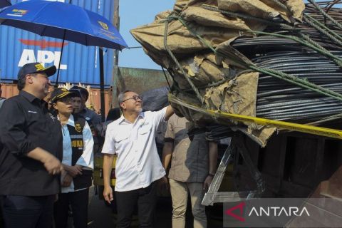 Pemusnahan berbagai produk impor ilegal