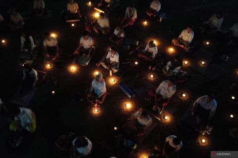 Meditasi bulan purnama