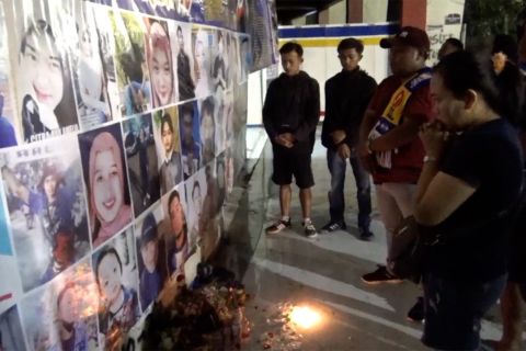 Ribuan aremania peringati satu tahun tragedi Kanjuruhan