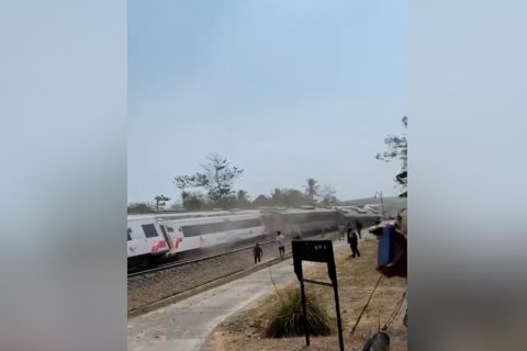 Kereta Api Argo Wilis dan Argo Semeru kecelakaan, tak ada korban jiwa