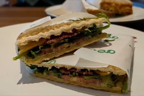 Kafe makanan sehat berkolaborasi dengan pusat kebugaran