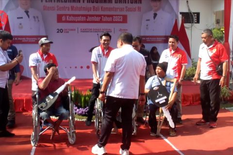 Kemensos salurkan bantuan bagi kaum disabilitas di Jember