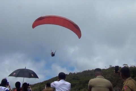 Lomba paralayang ajang promosikan wisata Teluk Nusaniwe Kota Ambon