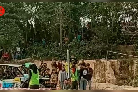 Mobil off-road tabrak penonton, 16 orang luka-luka