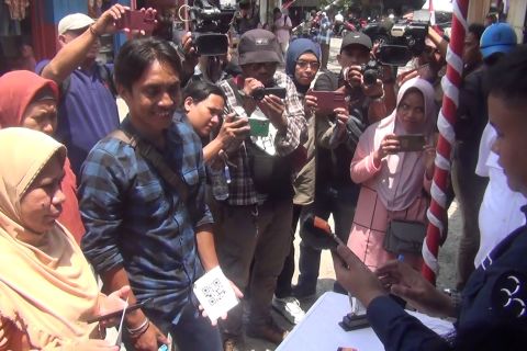 Pedagang pasar Kota Ambon mulai lakukan pembayaran retribusi digital