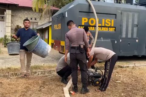 Polres SBT pakai Water Cannon suplai air warga terdampak kekeringan