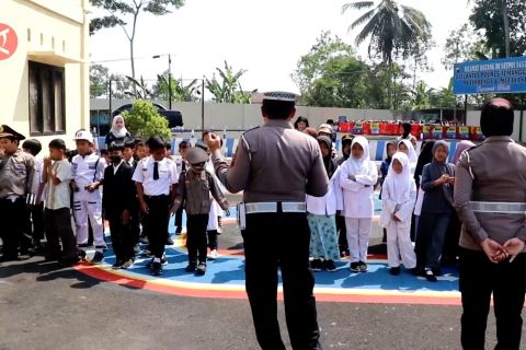 Cara Polres Temanggung kenalkan tupoksi polisi ke anak-anak