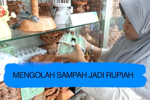 Mengolah sampah jadi rupiah
