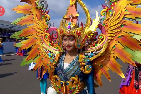 Semarak penari kolosal Lombok warnai pembukaan balap utama MotoGP