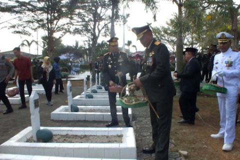 Jelang HUT ke-78 TNI, ratusan prajurit ziarah ke TMP Pawitralaya