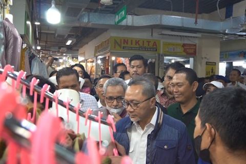 Kunjungi Makasar, Mendag kembali tegaskan aturan berjualan di medsos