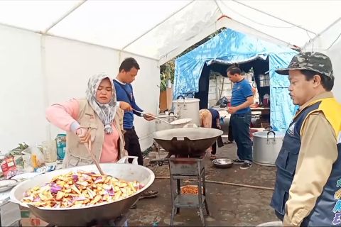 Tangani kebakaran di TPA Rawa Kucing Tangerang, dapur umum didirikan