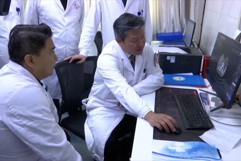 Tim bantuan medis China beri pelatihan untuk rumah sakit di Xinjiang