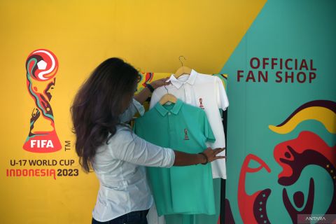 Suvenir resmi Piala Dunia U-17 Indonesia 2023