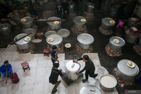 Tradisi nasi kebuli untuk peringatan Haul Solo