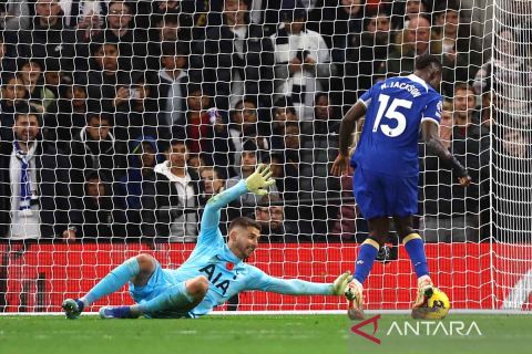 Hujan kartu, laga Tottenham vs Chelsea berakhir 4-1