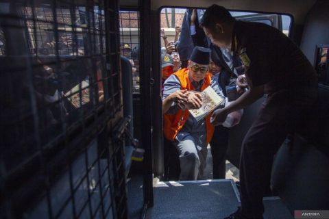 Sidang perdana pimpinan Pesantren Al-Zaytun Panji Gumilang