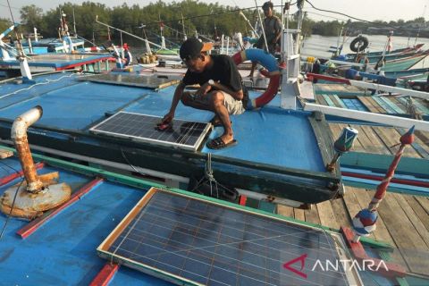 Nelayan gunakan PLTS untuk menghemat biaya melaut