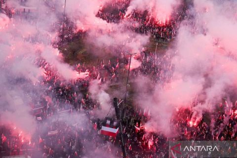 Nyala flare warnai perayaan HUT kemerdekaan Polandia