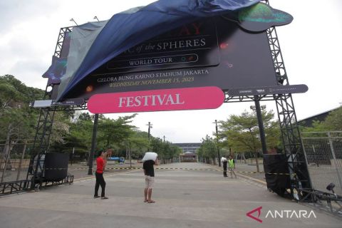 Persiapan H-1 jelang konser Coldplay di Jakarta