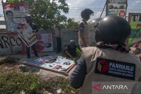 Penertiban alat peraga kampanye