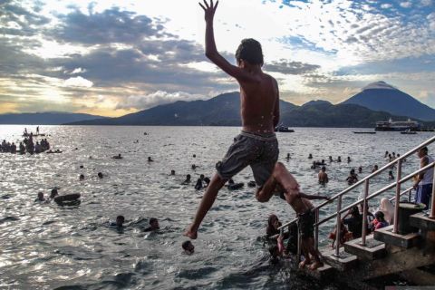 Berlibur di Pantai Falajawa Ternate